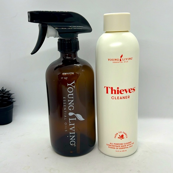 Young Living Thieves Cleaner with Logo Amber Glass Spray Bottle NWOT - Picture 1 of 6